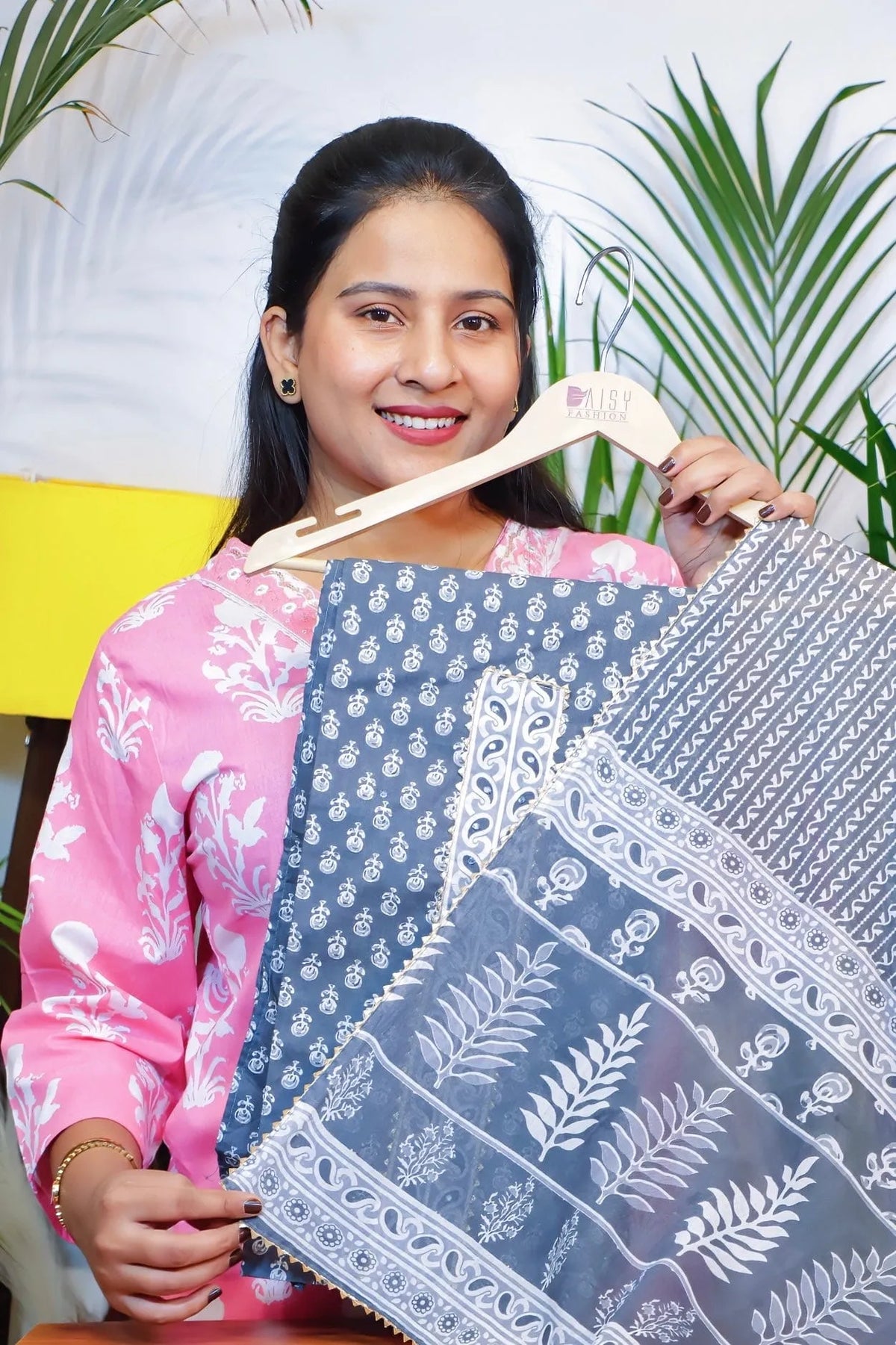 Cotton unstitched suit set in leaf print, dupatta held open