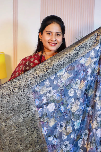 Grey silk saree, close-up of the floral woven pallu